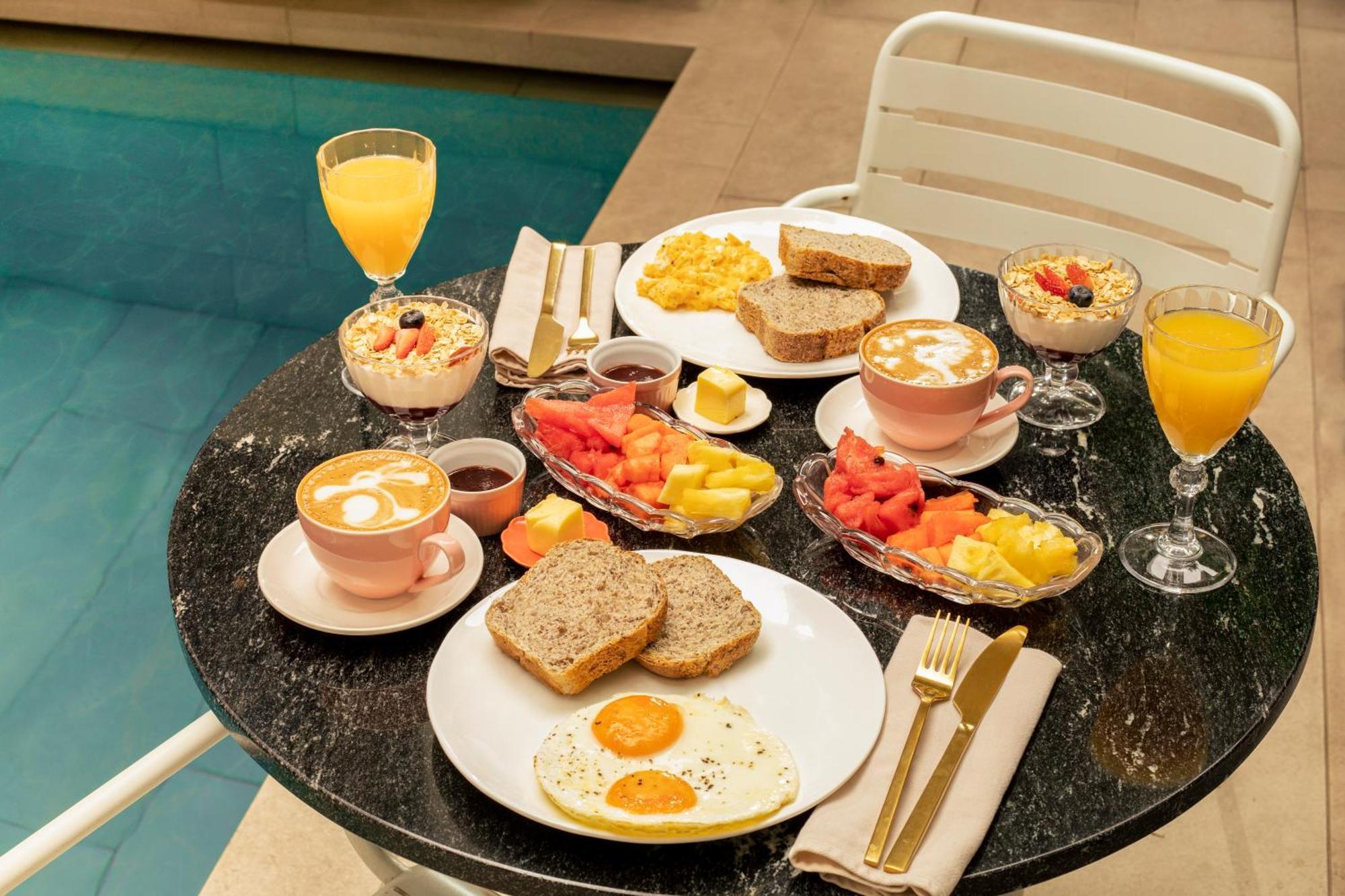 Cosmopolitano Hotel Boutique Santa Cruz de La Sierra Exterior foto A typical breakfast