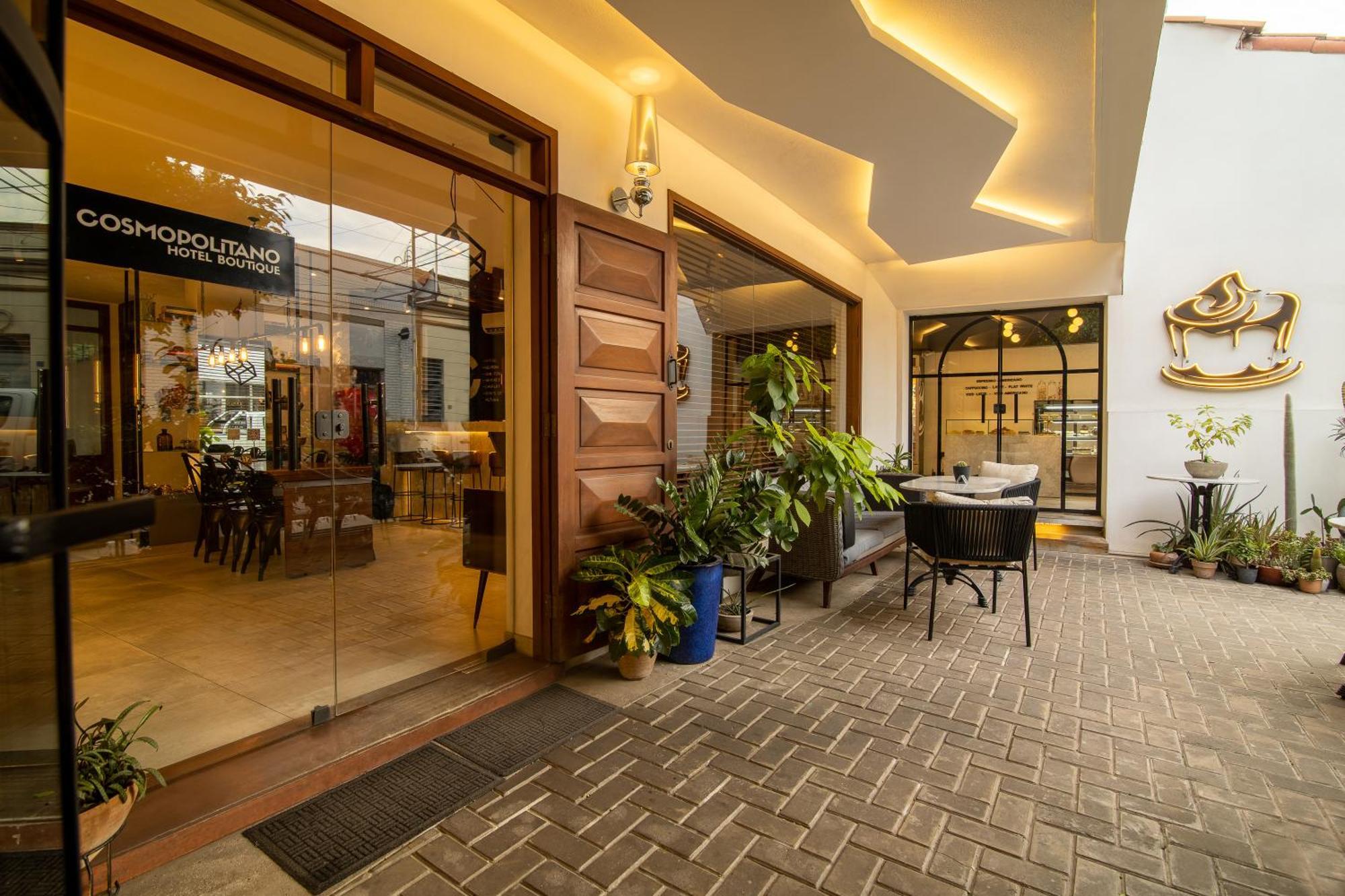 Cosmopolitano Hotel Boutique Santa Cruz de La Sierra Exterior foto The interior of the hotel
