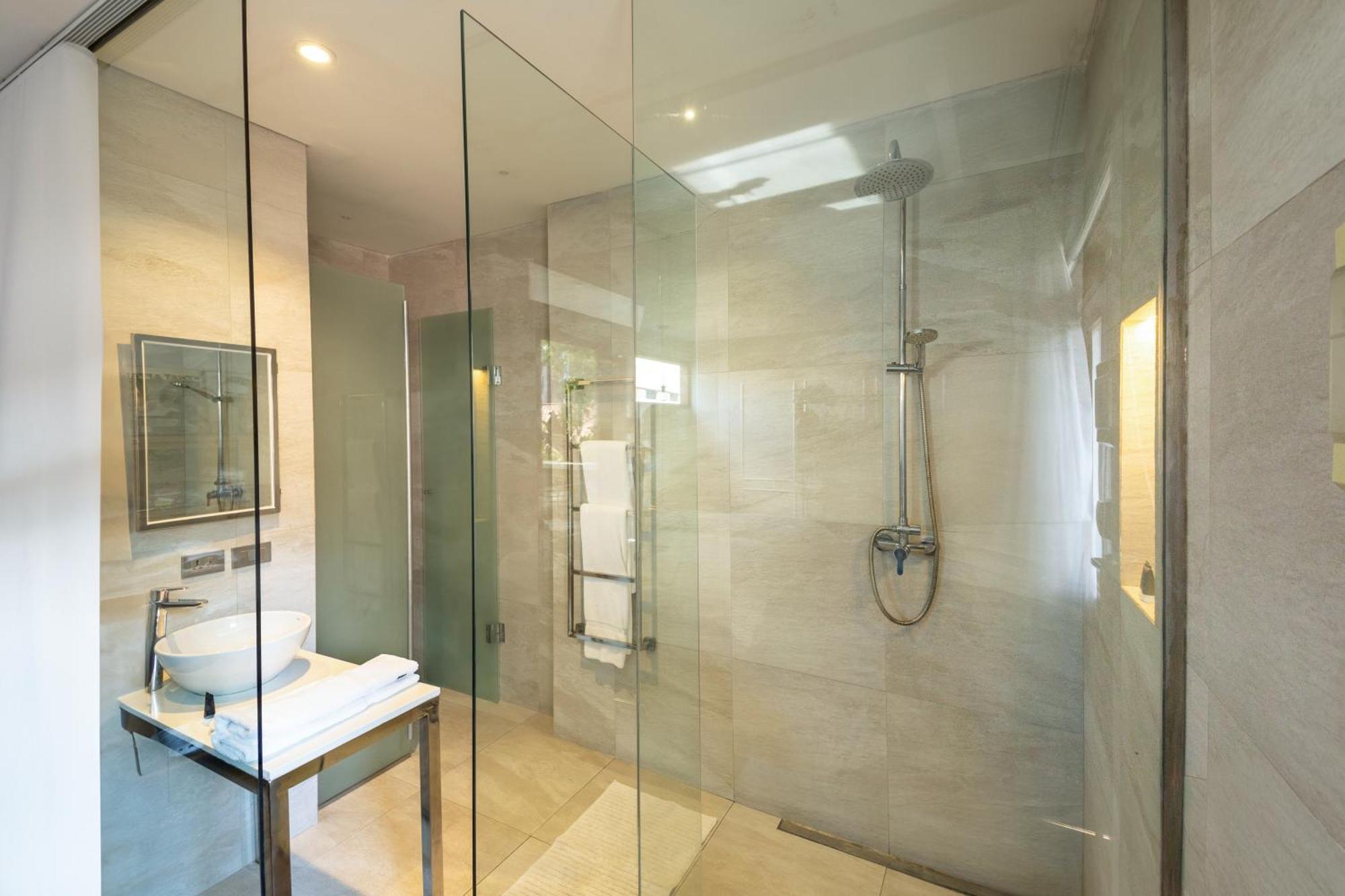Cosmopolitano Hotel Boutique Santa Cruz de La Sierra Exterior foto A shower enclosure